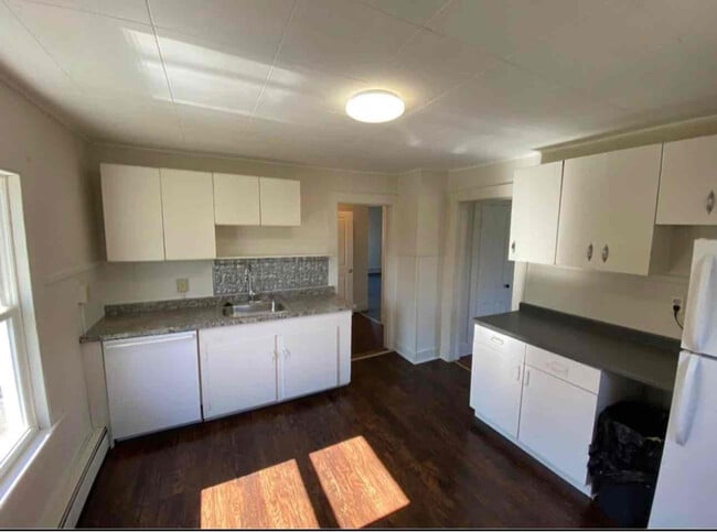 127 Perry St in Farmington, CT - Building Photo - Building Photo