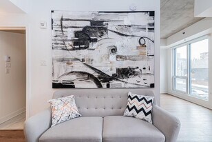 885 Boul. de Maisonneuve E in Montréal, QC - Building Photo