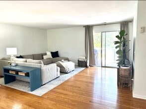 974 Mallard Cir in Schaumburg, IL - Building Photo - Building Photo