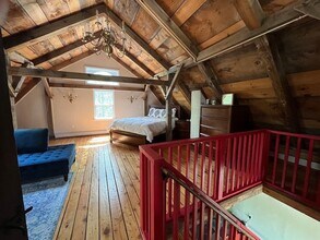 102 New Templeton Rd in Hubbardston, MA - Foto de edificio - Building Photo