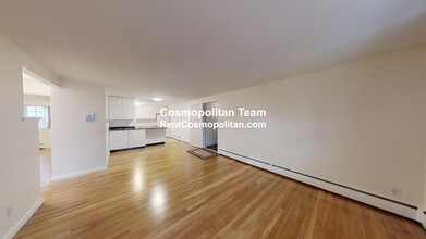27 Arlington Rd, Unit 5 in Woburn, MA - Foto de edificio - Building Photo
