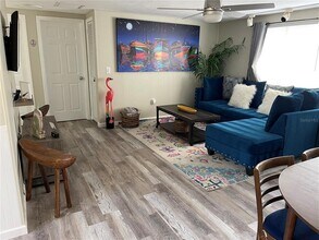 50 Euclid Ave in Englewood, FL - Building Photo - Building Photo