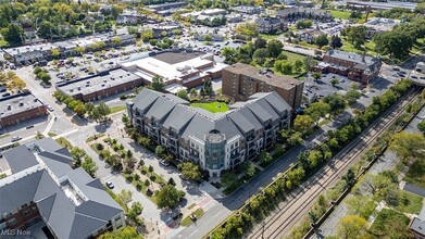 16800 Van Aken Blvd, Unit 404 in Shaker Heights, OH - Building Photo - Building Photo