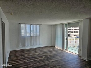 2727 N Atlantic Ave in Daytona Beach, FL - Building Photo - Building Photo