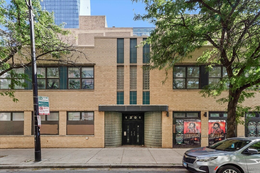 1301 S Wabash Ave in Chicago, IL - Building Photo