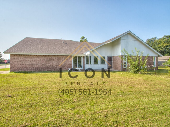 property at 517 N Robin Way