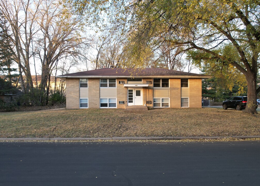 1921 103rd Ave NW, Unit 1 in Coon Rapids, MN - Building Photo