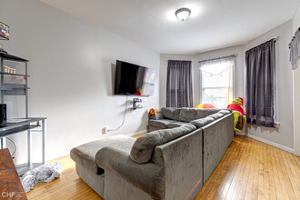 3736 W Diversey Ave in Chicago, IL - Building Photo - Interior Photo