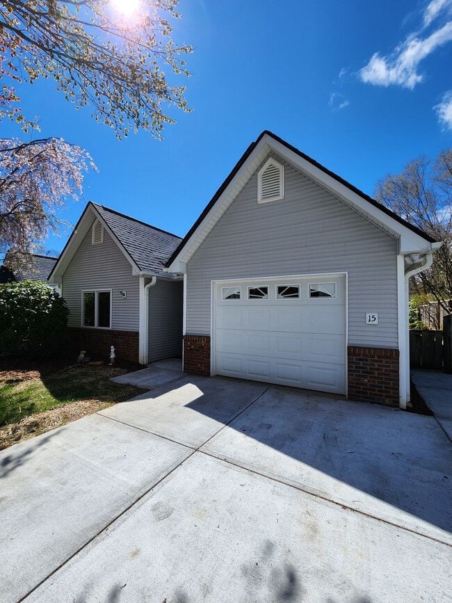 15 Caton Pl in Black Mountain, NC - Building Photo - Building Photo