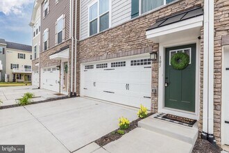 105 Burkwood Ter in White Post, VA - Building Photo - Building Photo