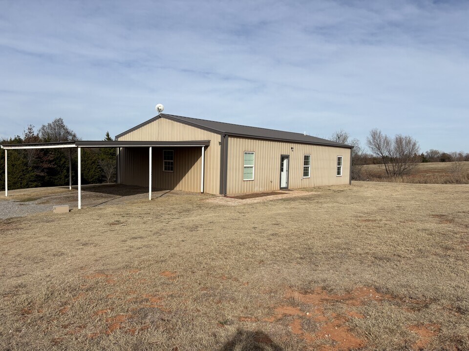 12748 NE Wolf Rd in Fletcher, OK - Building Photo