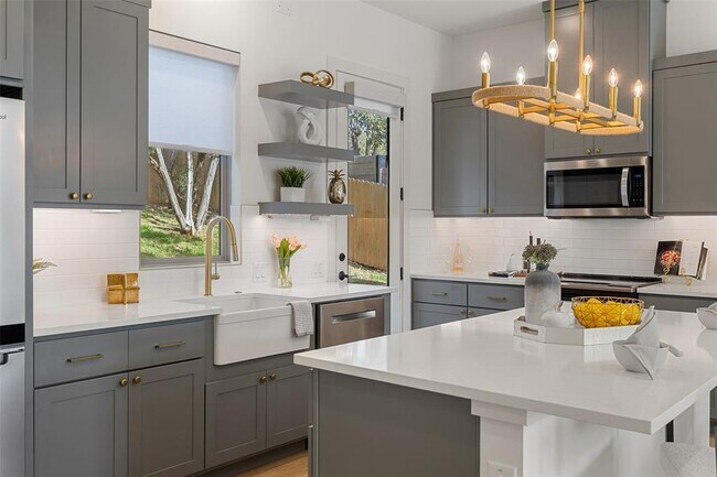 3145 Chisholm Trail in Austin, TX - Building Photo - Building Photo