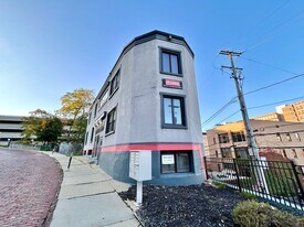 20 Crescent St NE in Grand Rapids, MI - Building Photo
