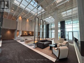 195 Commerce St in Vaughan, ON - Building Photo - Building Photo