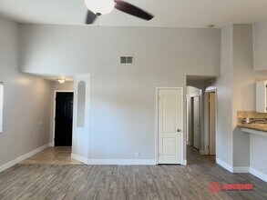 4202 Pacific Grove Ct in Bakersfield, CA - Building Photo - Building Photo