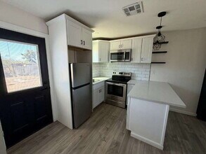 1447 E Mountain View Rd in Phoenix, AZ - Building Photo - Building Photo