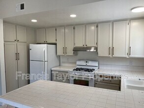 1937 Maverick Glen in Escondido, CA - Building Photo - Building Photo