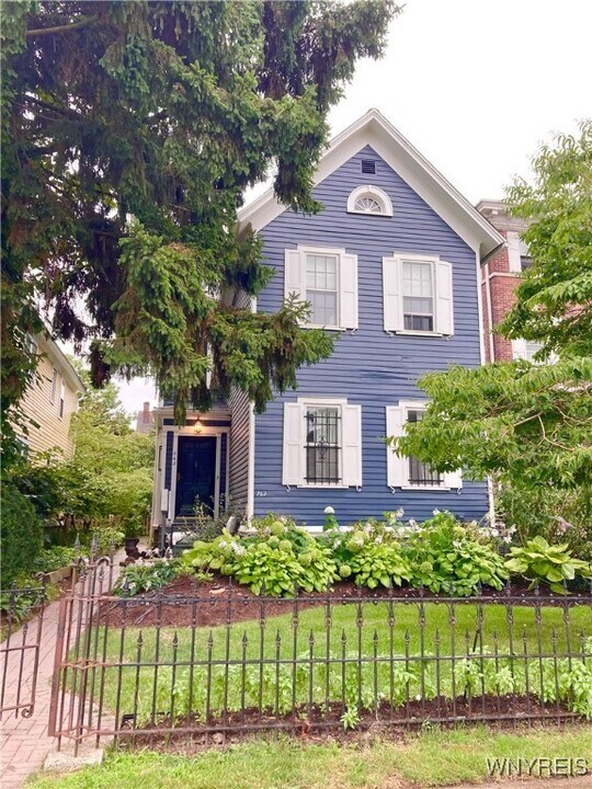 262 Summer St in Buffalo, NY - Foto de edificio