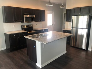 1630 Ellis Blvd NW in Cedar Rapids, IA - Building Photo - Building Photo