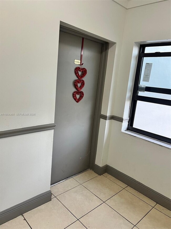 10431 N Kendall Dr in Miami, FL - Building Photo - Building Photo