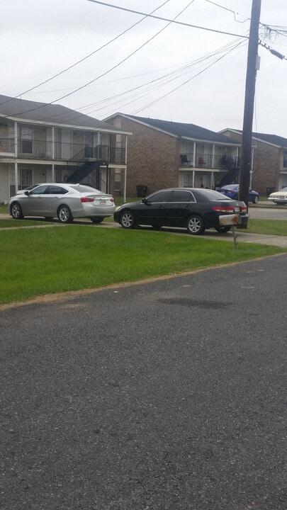 112 Oak Ridge Ave in Donaldsonville, LA - Foto de edificio