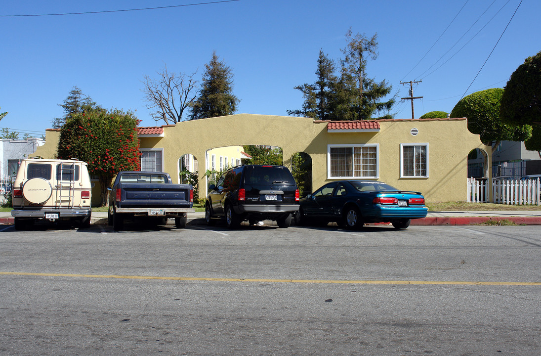 201-203 W Queen St in Inglewood, CA - Building Photo