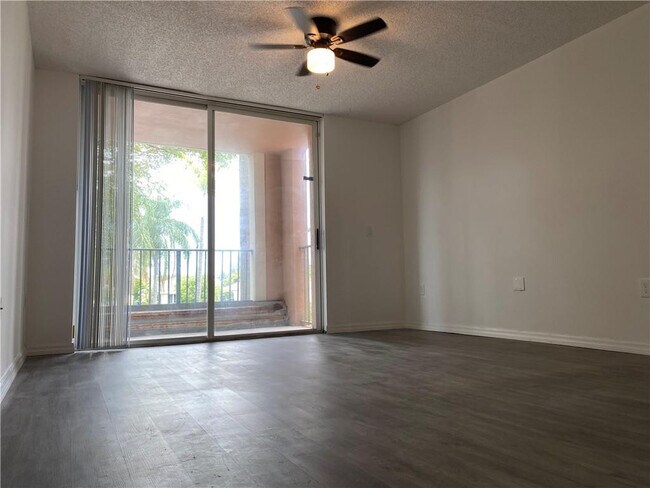 12112 St.Andrews Pl in Miramar, FL - Building Photo - Building Photo