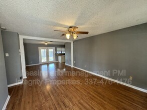 107 Village Ln in Lafayette, LA - Building Photo - Building Photo