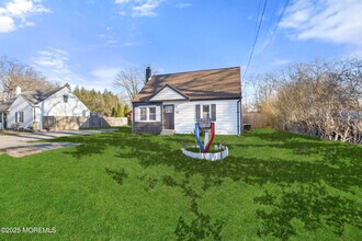 22 Oak Ridge Pkwy in Toms River, NJ - Building Photo - Building Photo