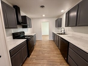 904 Davis St in Ardmore, OK - Building Photo - Building Photo