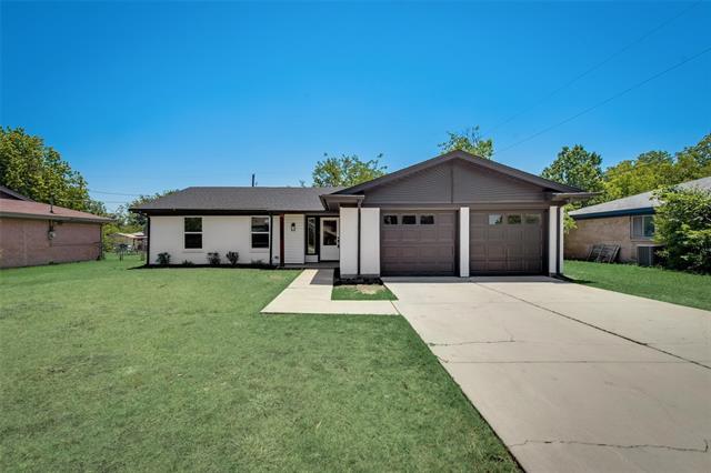 1004 Darnell Ave in Benbrook, TX - Building Photo