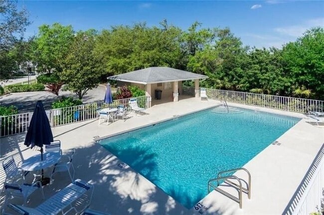 295 Fareham Dr in Venice, FL - Building Photo - Building Photo