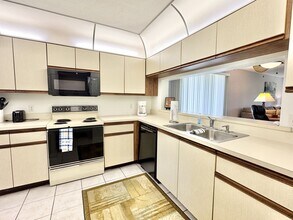 1203 Commonwealth Cir in Naples, FL - Building Photo - Building Photo