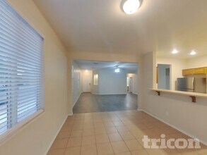 7310 W St Charles Ave in Phoenix, AZ - Building Photo - Building Photo