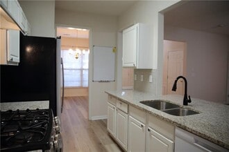 5454 Medlock Corners Dr in Norcross, GA - Foto de edificio - Building Photo