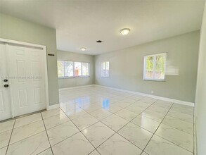 249 NW 8th Ave in Dania Beach, FL - Building Photo - Building Photo