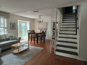 171 St Charles Ave in Biloxi, MS - Building Photo - Building Photo