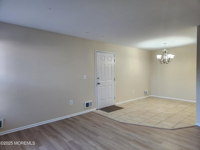 9 Hackamore Ct in Tinton Falls, NJ - Building Photo - Building Photo