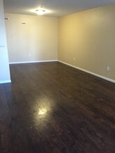 136 Bertram Dr, Unit Unit G in Yorkville, IL - Building Photo - Building Photo