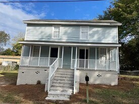 615 Arthur St in Lagrange, GA - Building Photo