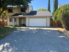 306 Dublin Way in Vacaville, CA - Foto de edificio - Building Photo
