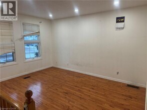 23 Westchester Dr in Kitchener, ON - Building Photo - Building Photo