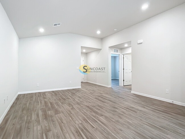 17131 Thompson Ave