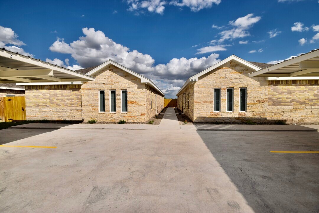 5000 N Hiawatha Dr in Pharr, TX - Building Photo