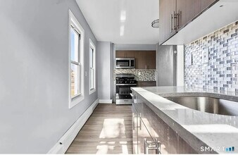 748 Maple St in Bridgeport, CT - Building Photo - Building Photo