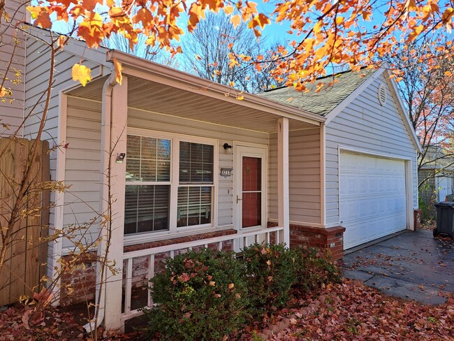 3237 W Woodfield Way in Fayetteville, AR - Building Photo - Building Photo