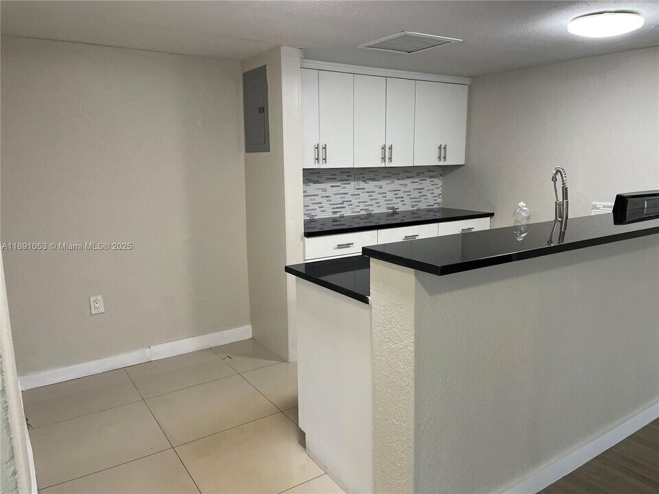6620 Miami Lakes Dr in Miami Lakes, FL - Foto de edificio