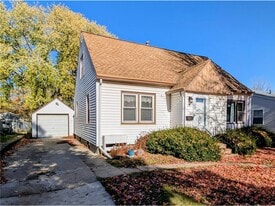 301 Giles Pl in Albert Lea, MN - Building Photo