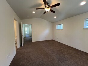 678 E Nevada St in Ashland, OR - Building Photo - Building Photo