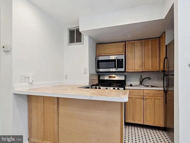 1704 V St NW in Washington, DC - Building Photo - Building Photo